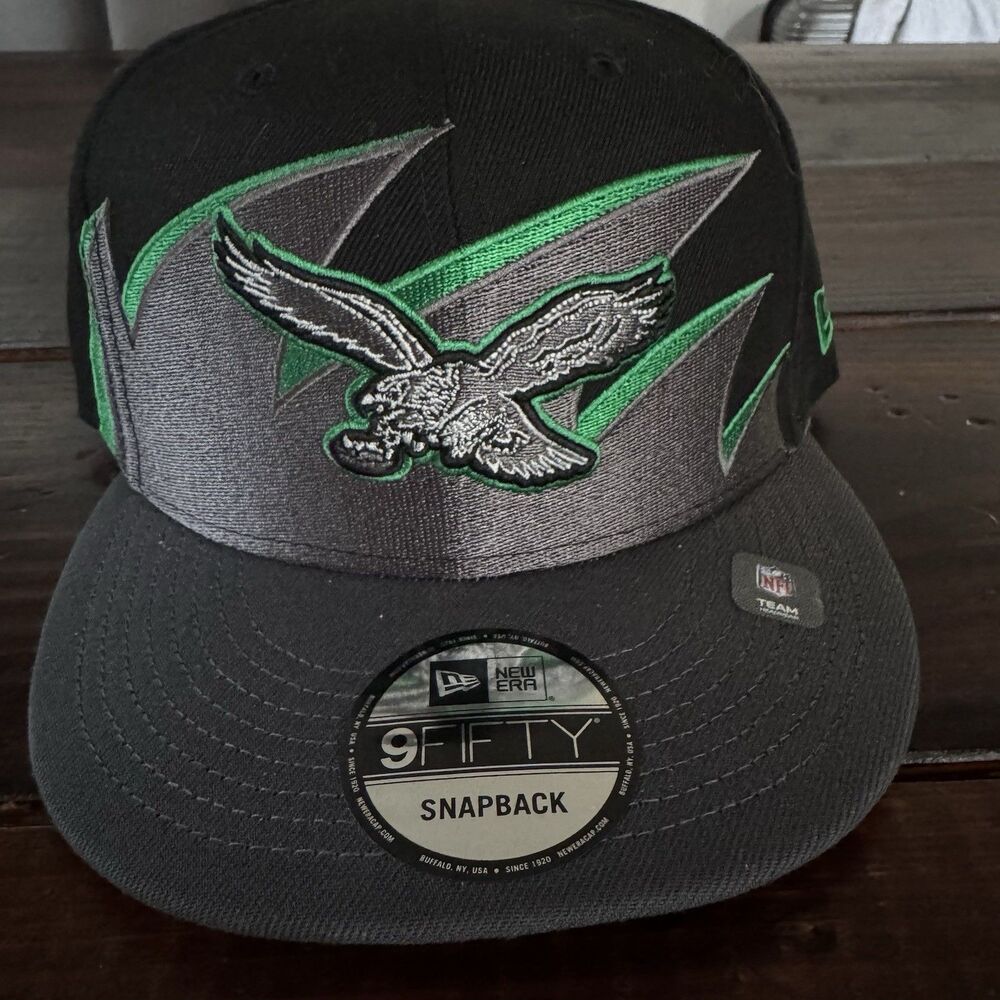 New Era Philadelphia Eagles SharkTooth Wave 9Fifty Snapback Hat